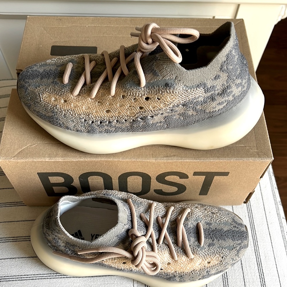 Sneakers YEEZY BOOST 380 BY ADIDAS